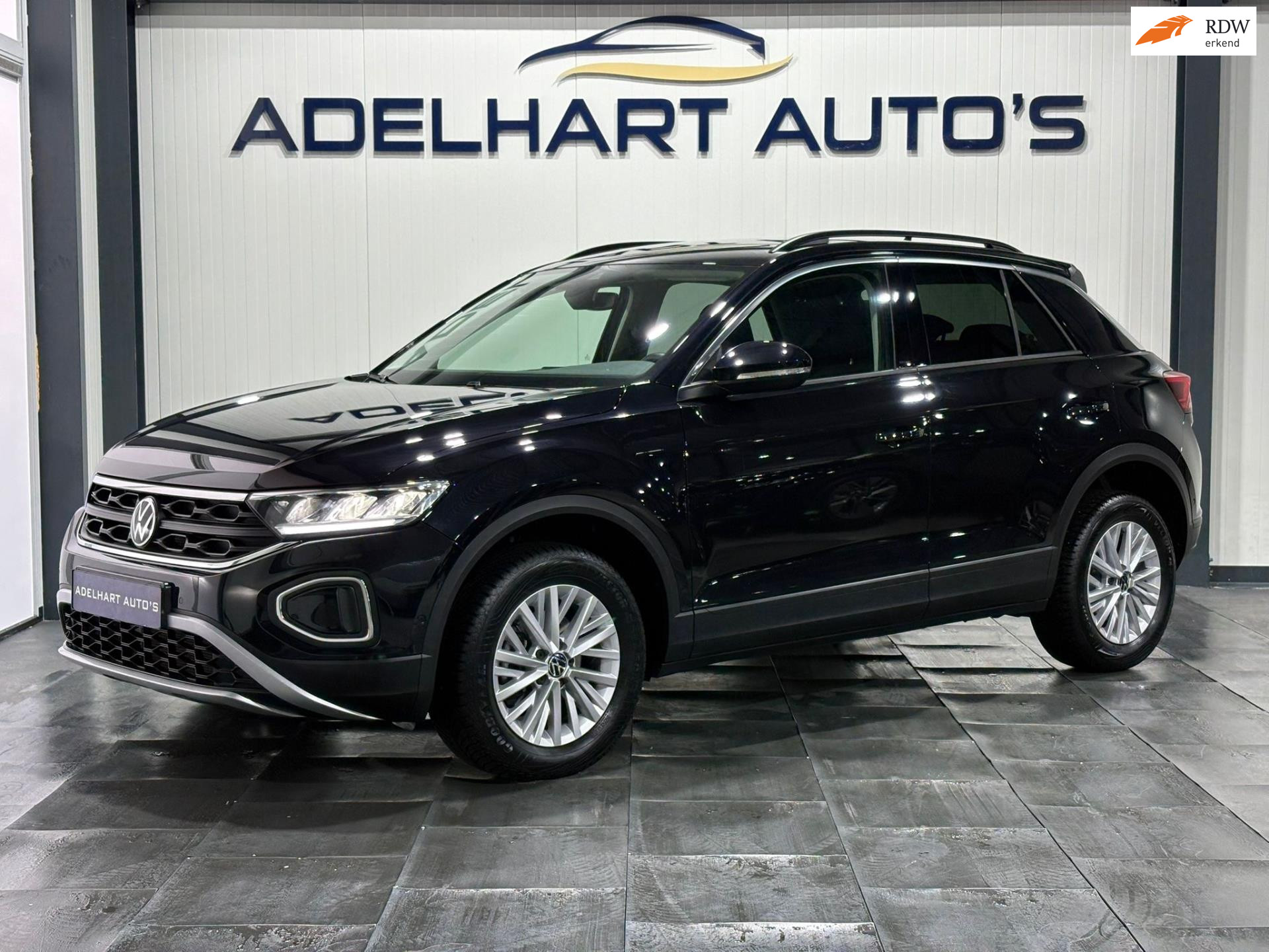 Volkswagen T-Roc 1.0 TSI Life / Navigatie full map / Apple CarPlay / Climate control / Parkeer sensoren 49027487-0.jpg | Adelhart Auto's