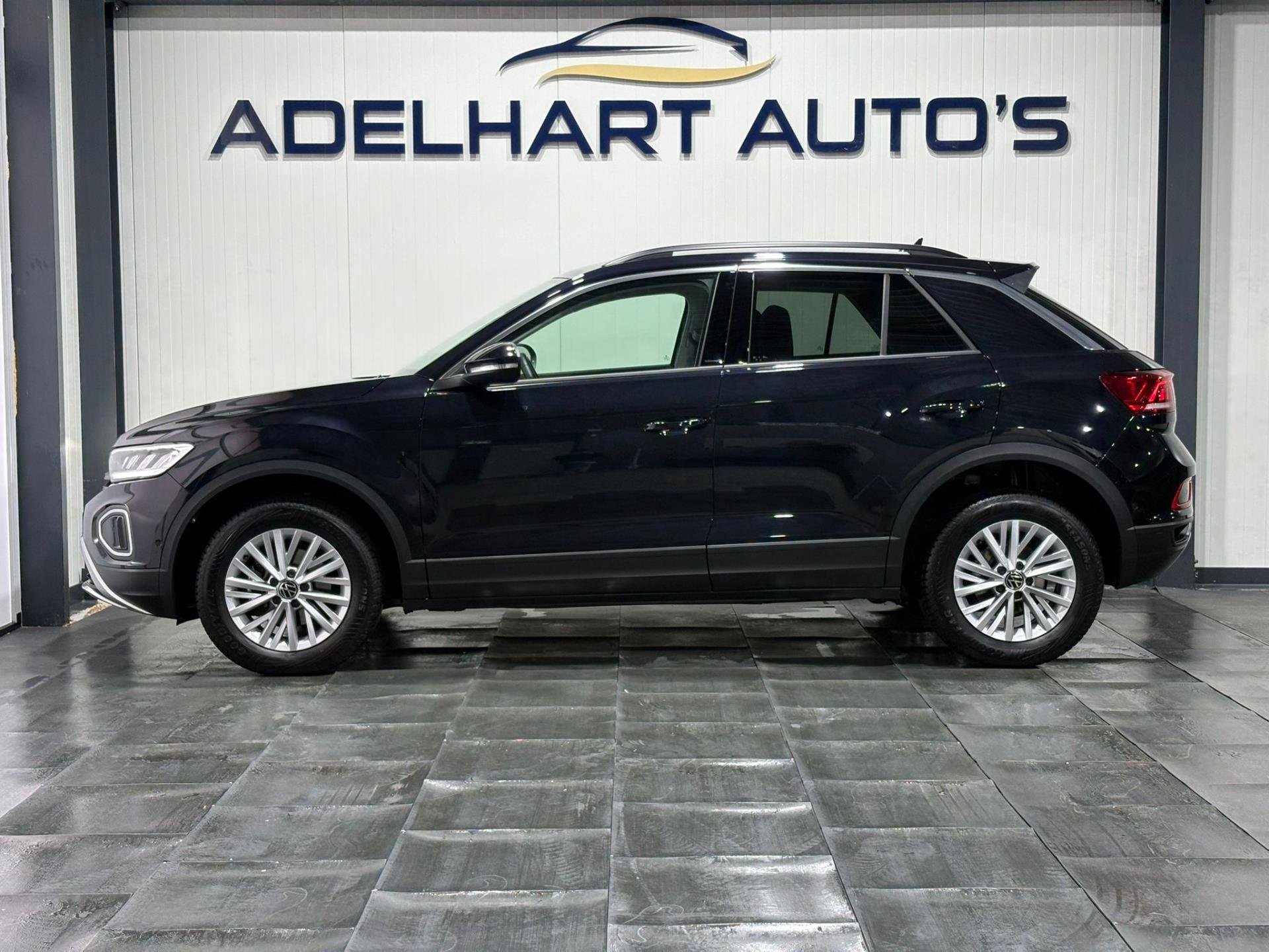 Volkswagen T-Roc 1.0 TSI Life / Navigatie full map / Apple CarPlay / Climate control / Parkeer sensoren 49027487-1.jpg | Adelhart Auto's