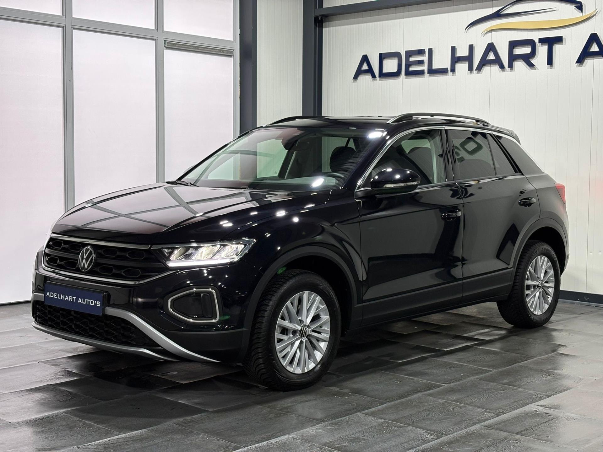 Volkswagen T-Roc 1.0 TSI Life / Navigatie full map / Apple CarPlay / Climate control / Parkeer sensoren 49027487-3.jpg | Adelhart Auto's