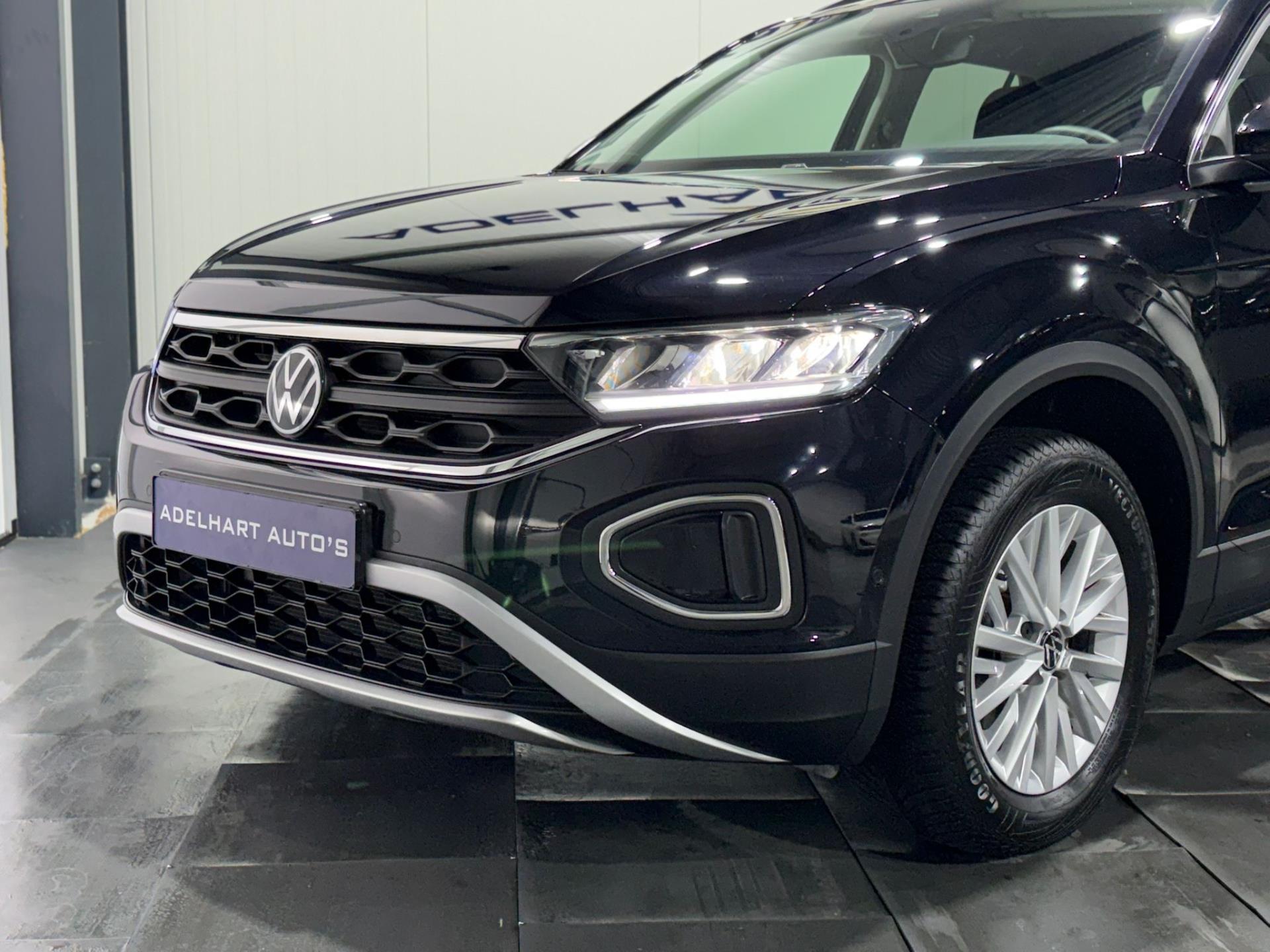 Volkswagen T-Roc 1.0 TSI Life / Navigatie full map / Apple CarPlay / Climate control / Parkeer sensoren 49027487-6.jpg | Adelhart Auto's