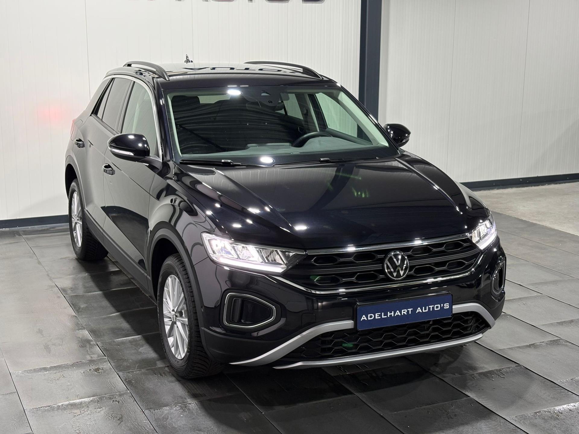 Volkswagen T-Roc 1.0 TSI Life / Navigatie full map / Apple CarPlay / Climate control / Parkeer sensoren 49027487-8.jpg | Adelhart Auto's