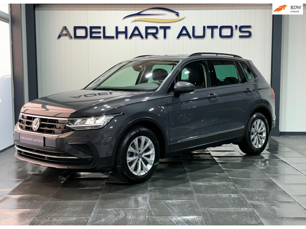 Volkswagen Tiguan 1.5 TSI Life Nieuw model / Automaat / Navigatie full map / Apple CarPlay / Cruise control / Climate control 49199590-0.jpg | Adelhart Auto's