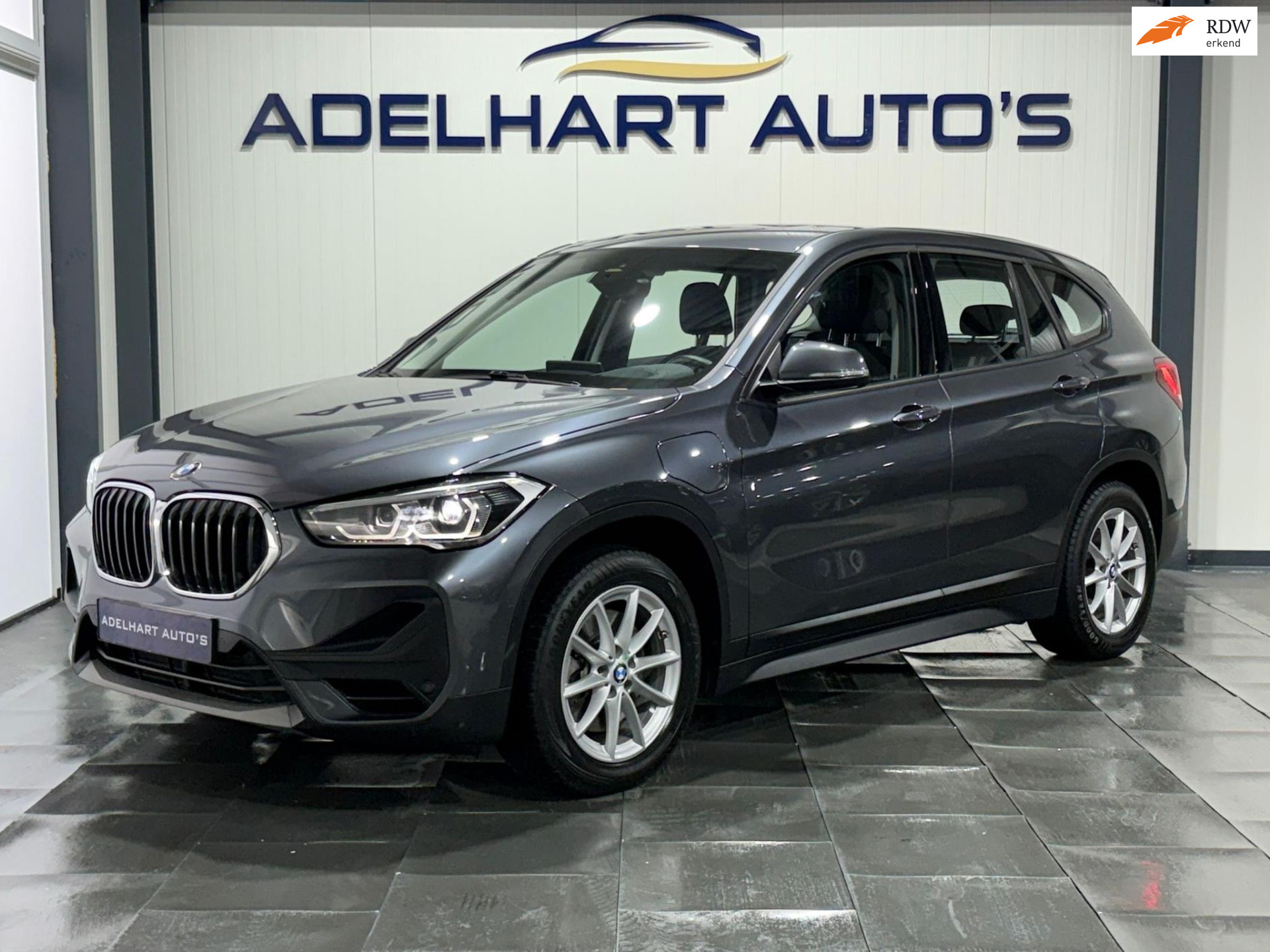 BMW X1 XDrive25e Executive Automaat / Navigatie full map / Camera / Cruise Control / Lederen interieur 49535234-0.jpg | Adelhart Auto's