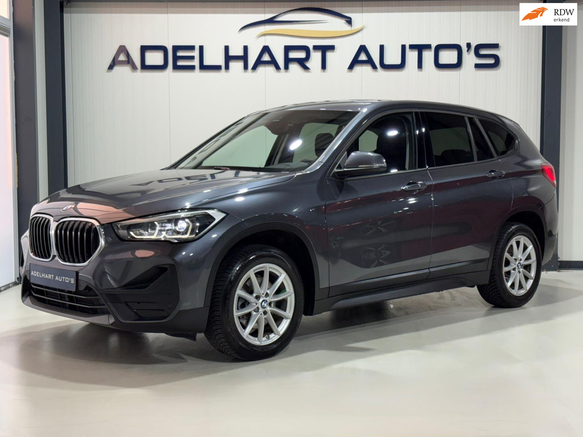 BMW X1 SDrive18i Executive Automaat / Navigatie full map / Cruise control / Climate control / Parkeer sensoren 50298836-0.jpg | Adelhart Auto's