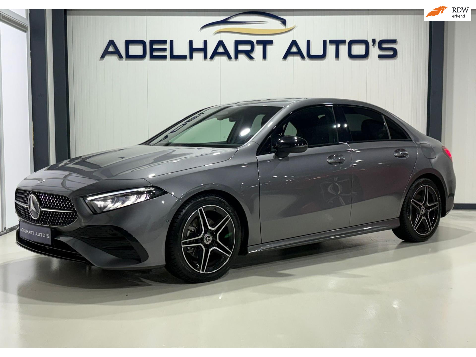 Mercedes-Benz A-Klasse 200 AMG Line Automaat Night Pakket / Navigatie full Map / Cruise Control / Climate Control /etc... 50392632-0.jpg | Adelhart Auto's