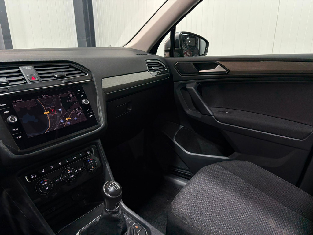 Volkswagen Tiguan Allspace 1.4 TSI R Line 150 PK / Panorama dak / Navigatie full map / Camera / Cruise control / Climate control 52116557-22.jpg | Adelhart Auto's