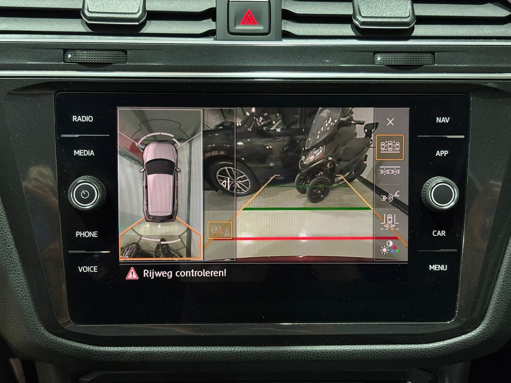 Volkswagen Tiguan Allspace 1.4 TSI R Line 150 PK / Panorama dak / Navigatie full map / Camera / Cruise control / Climate control 52116557-25.jpg | Adelhart Auto's