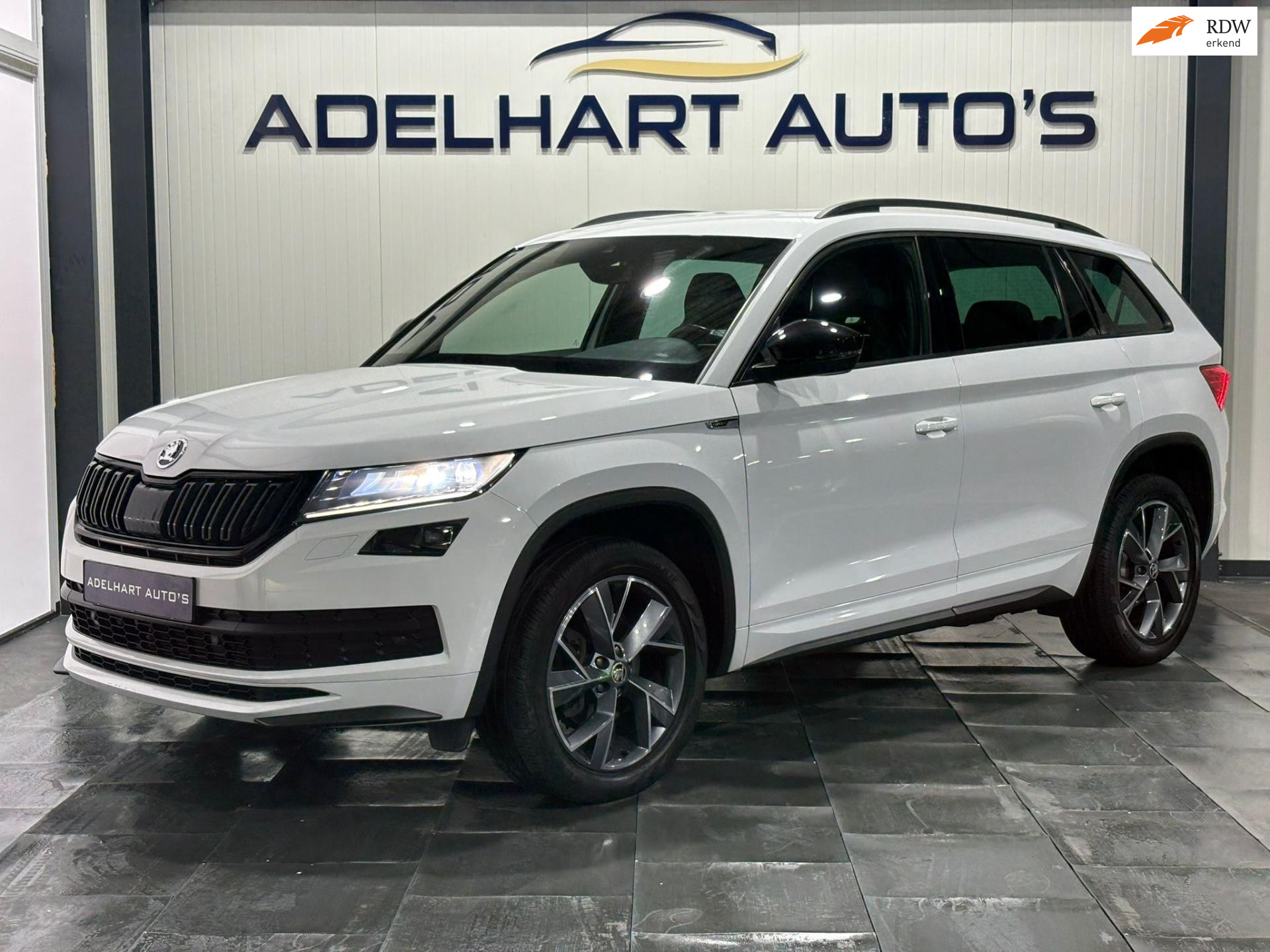 Škoda Kodiaq 1.5 TSI Sportline Business 7pers. Automaat / Navigatie full map / Camera / Lederen interieur / Full option 48161329-0.jpg | Adelhart Auto's