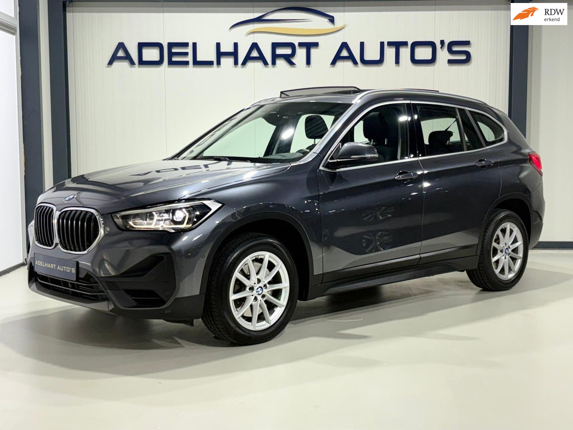 BMW X1 SDrive20i Executive Automaat / Panorama dak / Cruise control / Climate control / etc.. 49733063-0.jpg | Adelhart Auto's