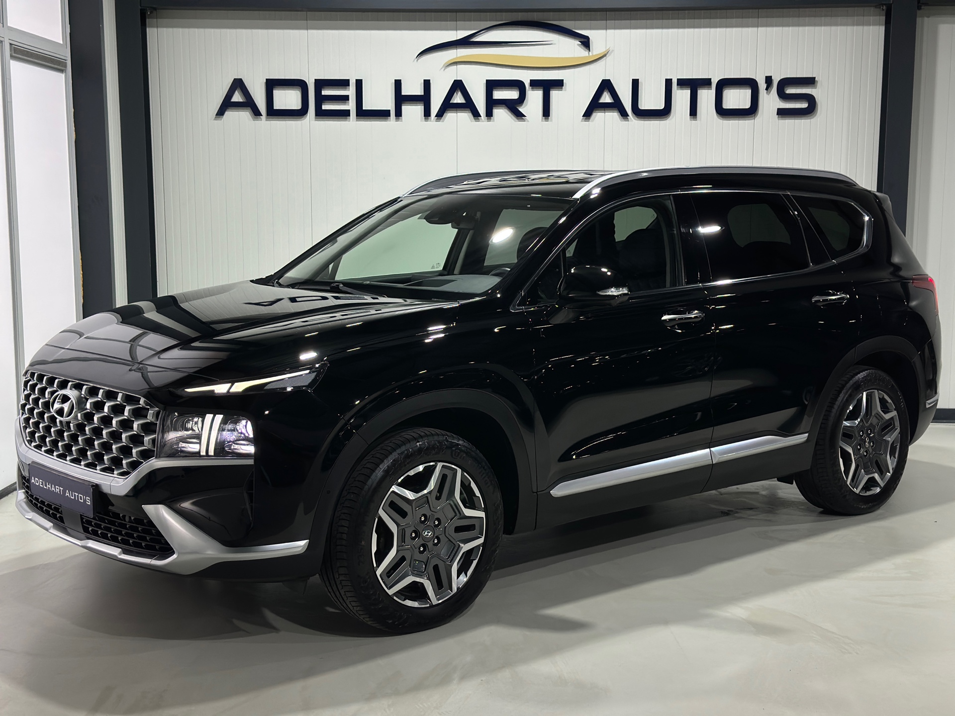 Hyundai Santa Fe 1.6 T-GDI PHEV Premium Plus Sky / Lederen interieur / Navigatie full map / Camera / HUD / Elektrische stoelen / 50085792-0.jpg | Adelhart Auto's