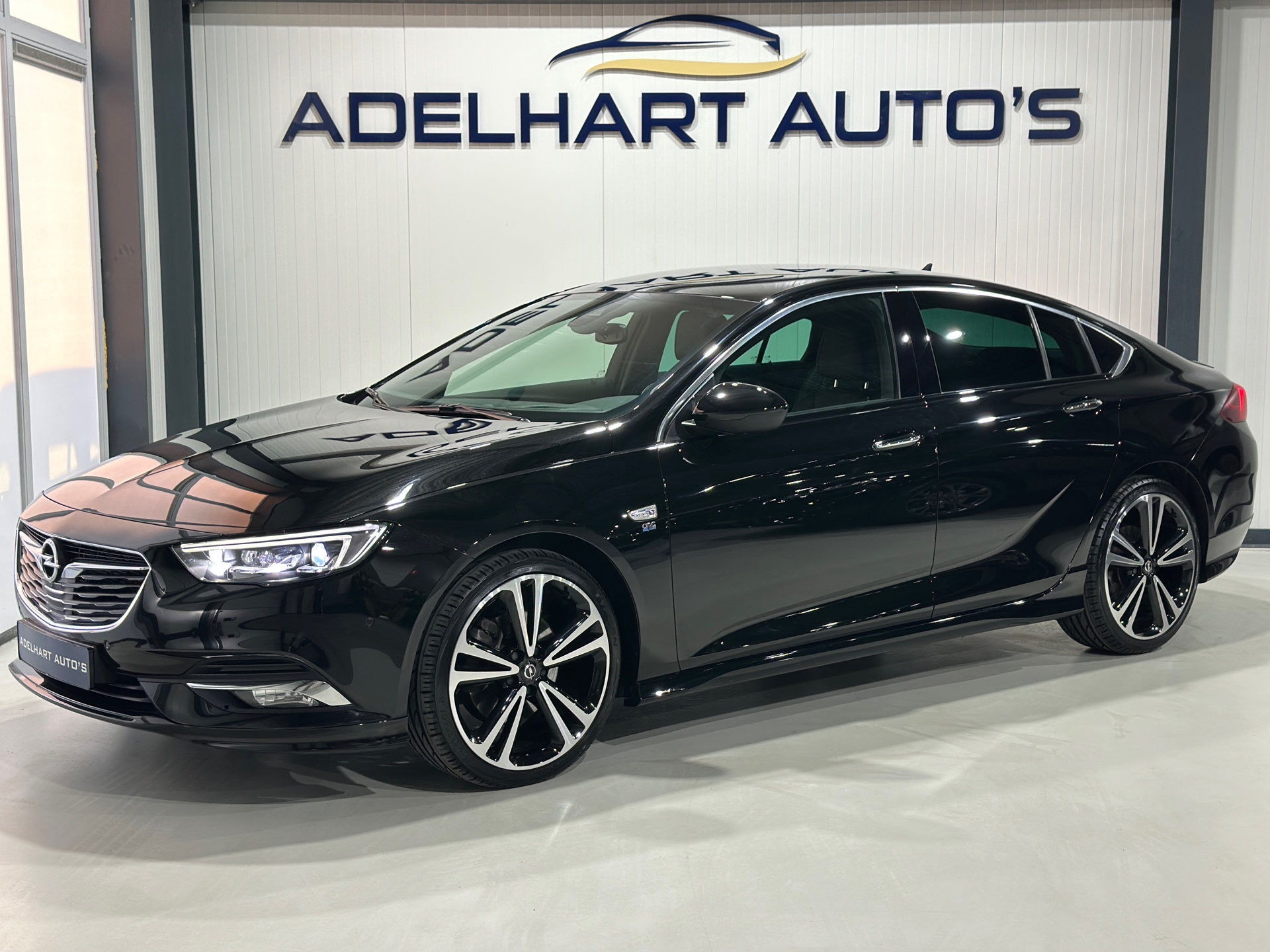 Opel Insignia Grand Sport 1.6 OPC Line Turbo Innovation Automaat / Navigatie full map / Lederen interieur / Camera / Cruise 50110196-0.jpg | Adelhart Auto's