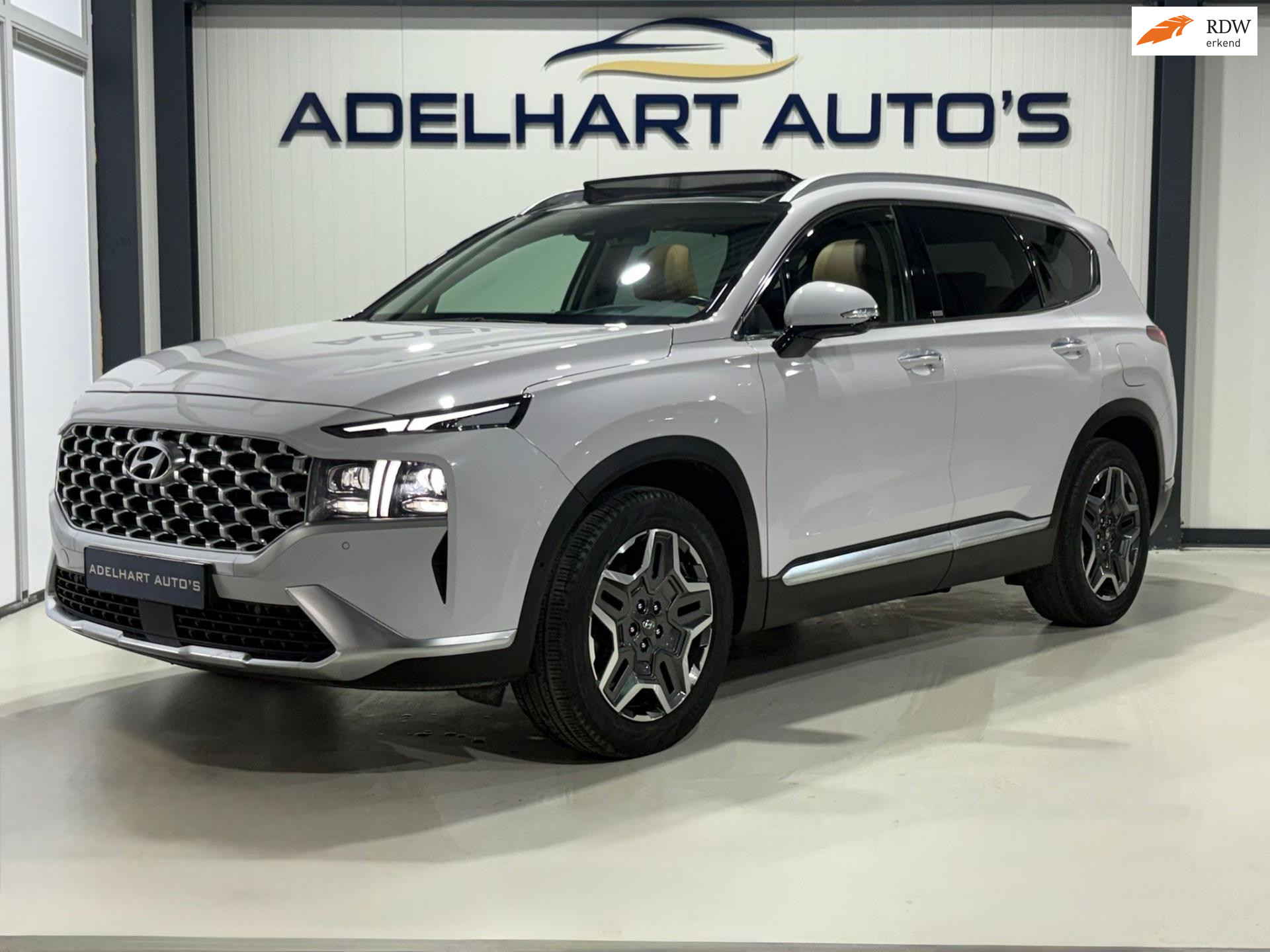 Hyundai Santa Fe 1.6 T-GDI PHEV Premium Plus Sky / Panorama dak / Navigatie full map / Lederen interieur / etc.. 50115810-0.jpg | Adelhart Auto's