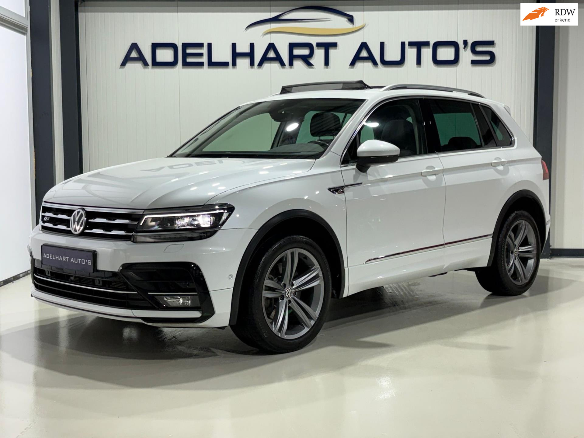 Volkswagen Tiguan 2.0 TSI 4Motion R Line DSG Navigatie systeem / Camera / Cruise Control / Climate control / etc.. 50375769-0.jpg | Adelhart Auto's